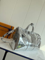 LV Duffelbag - Image 3