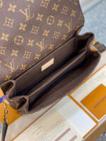 LVV  Crossbody - Image 3