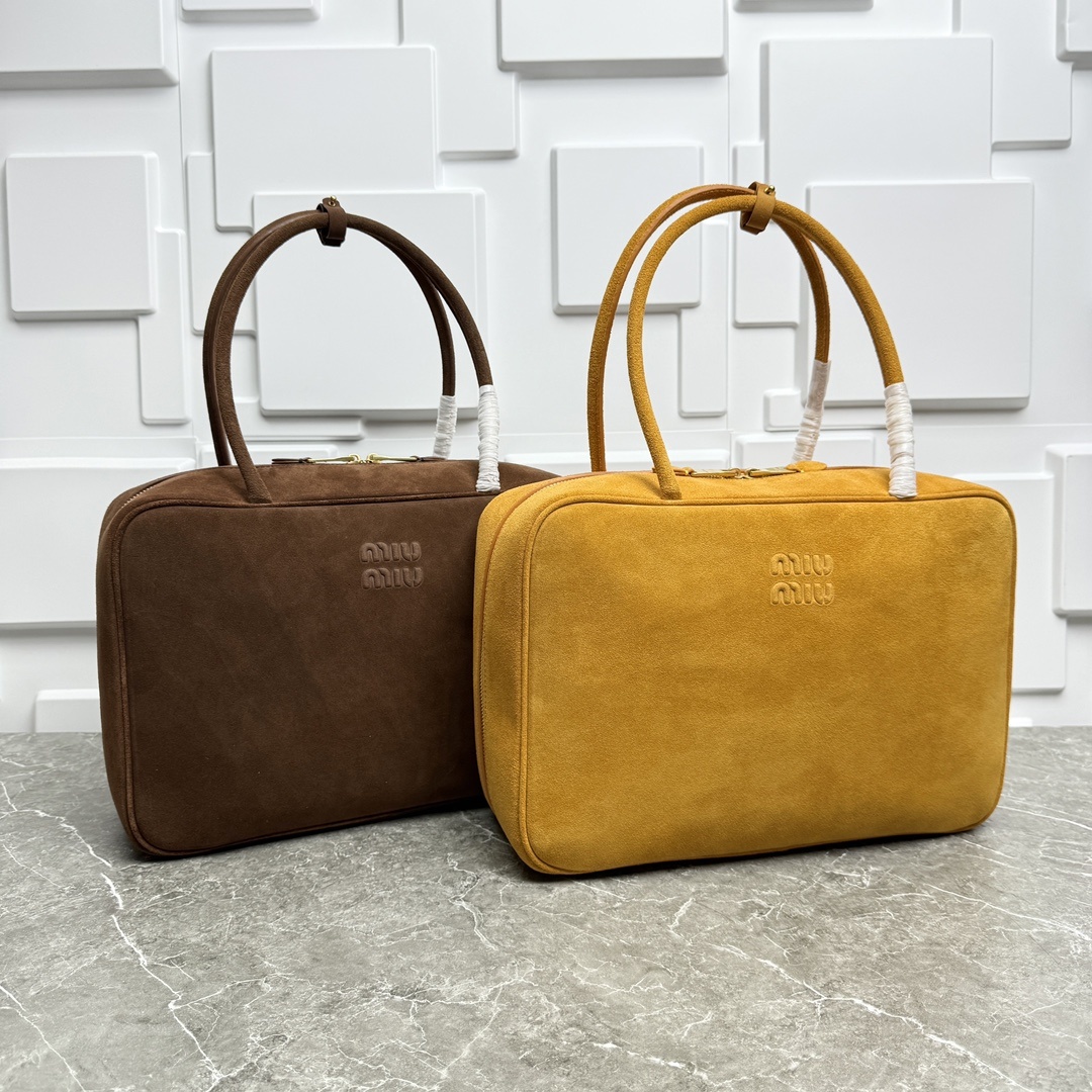 Miu Hand Bag 16 Miu Hand Bag - Image 1